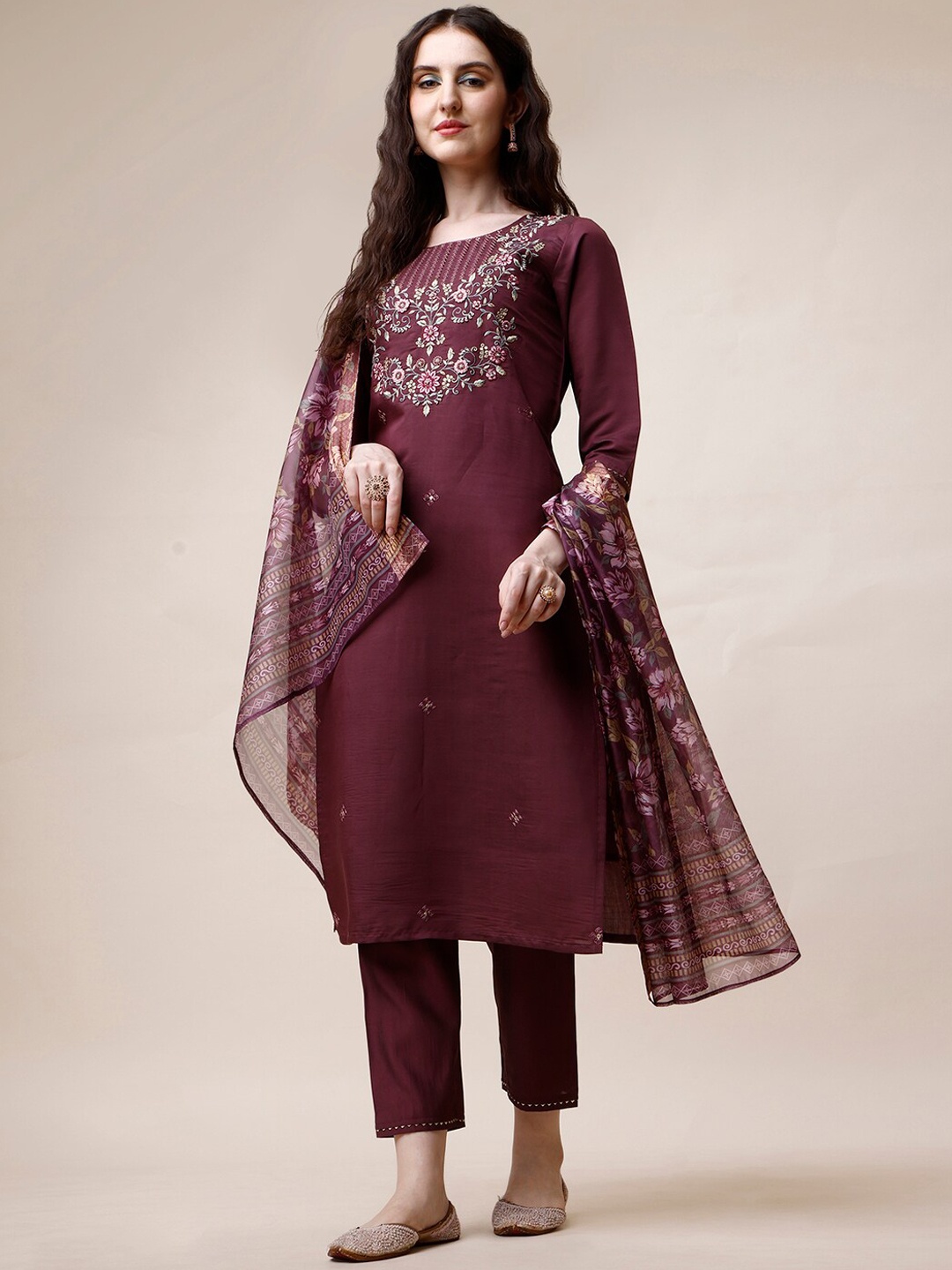 

Berrylicious Ethnic Motifs Embroidered Chanderi Cotton Kurta with Trousers & Dupatta, Lavender