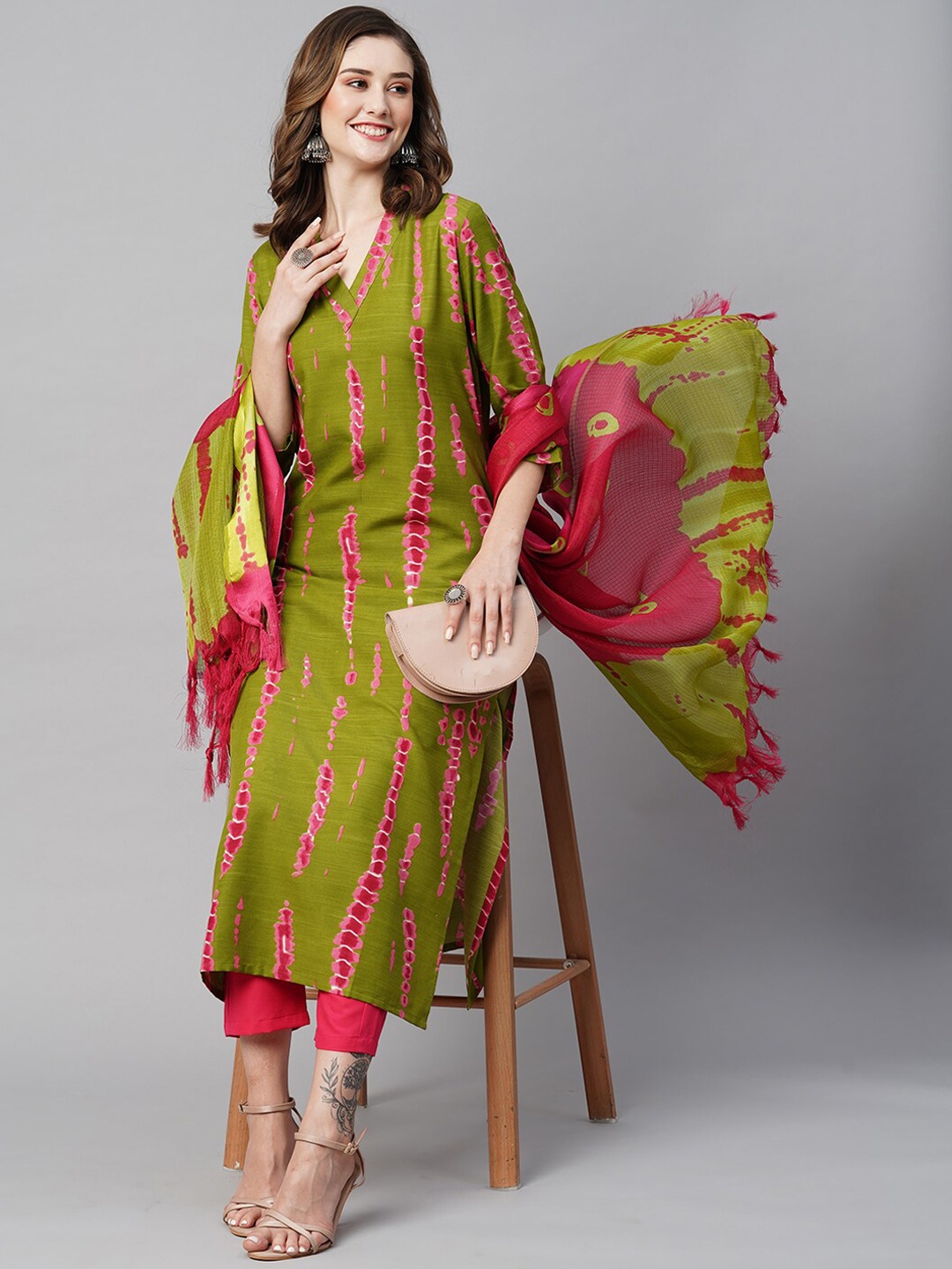 

GoSriKi Bandhani Printed Regular Kurta With Trousers & Dupatta, Green
