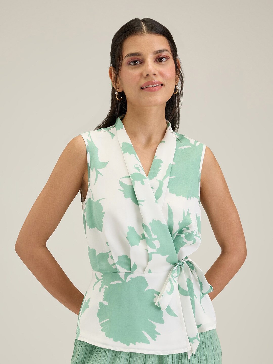 

20Dresses Green Floral Printed Warp Top