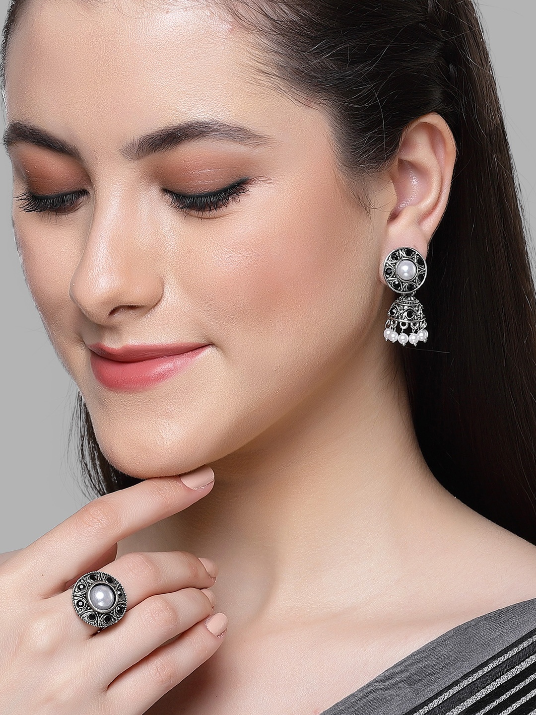 

KARATCART Silver-Plated Kundan-Studded Earrings & Ring