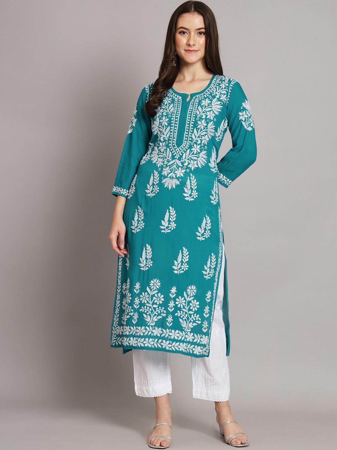 

PARAMOUNT CHIKAN Ethnic Motifs Embroidered Chikankari Kurta, Green