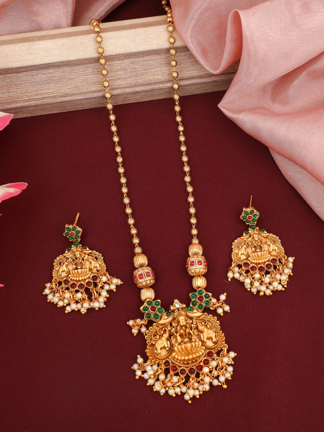 

ROFARWORD Gold-Plated Stone-Studded & Beaded Necklace & Earrings