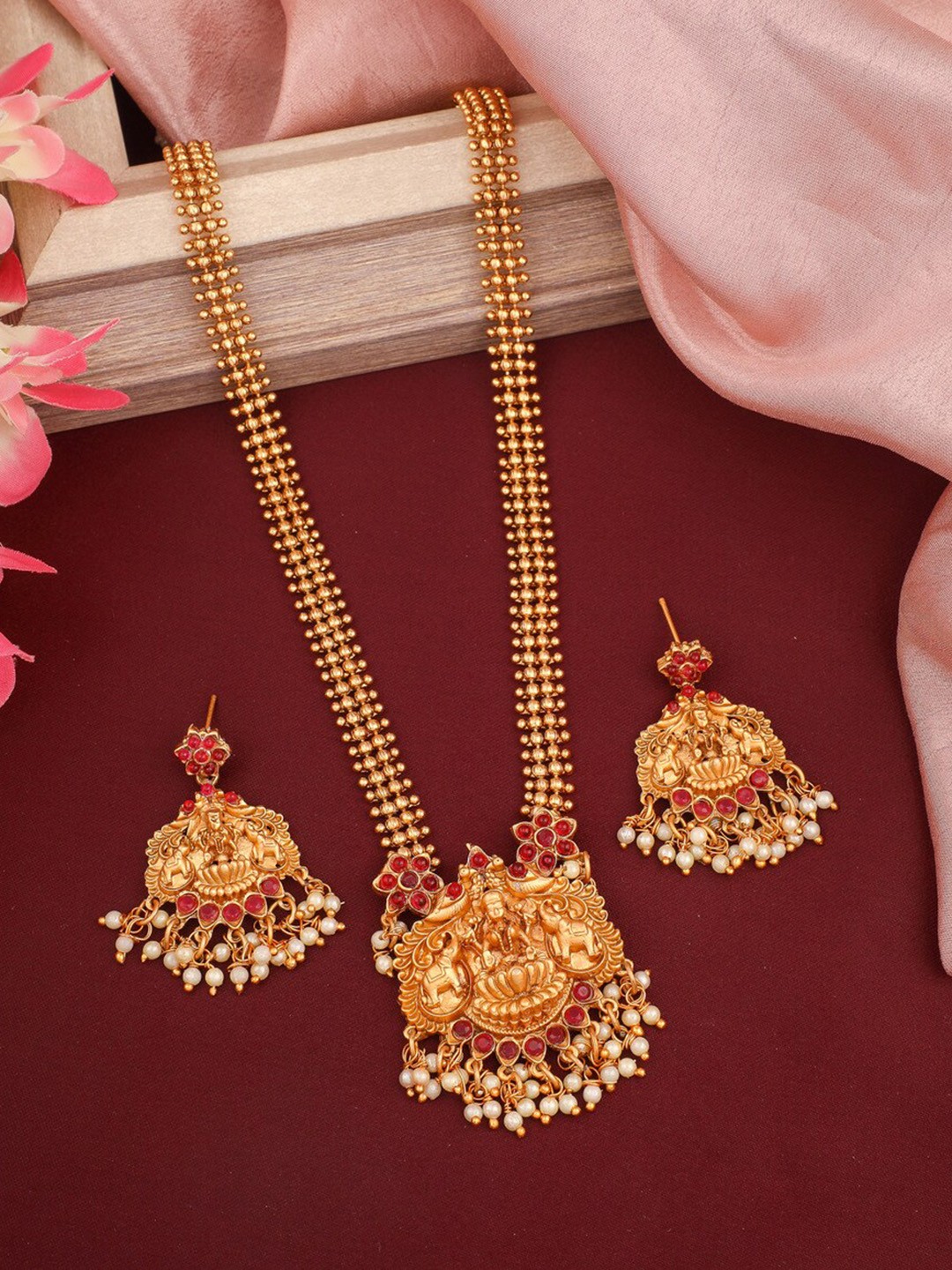 

ROFARWORD Gold-Plated Stone-Studded & Beaded Necklace & Earrings