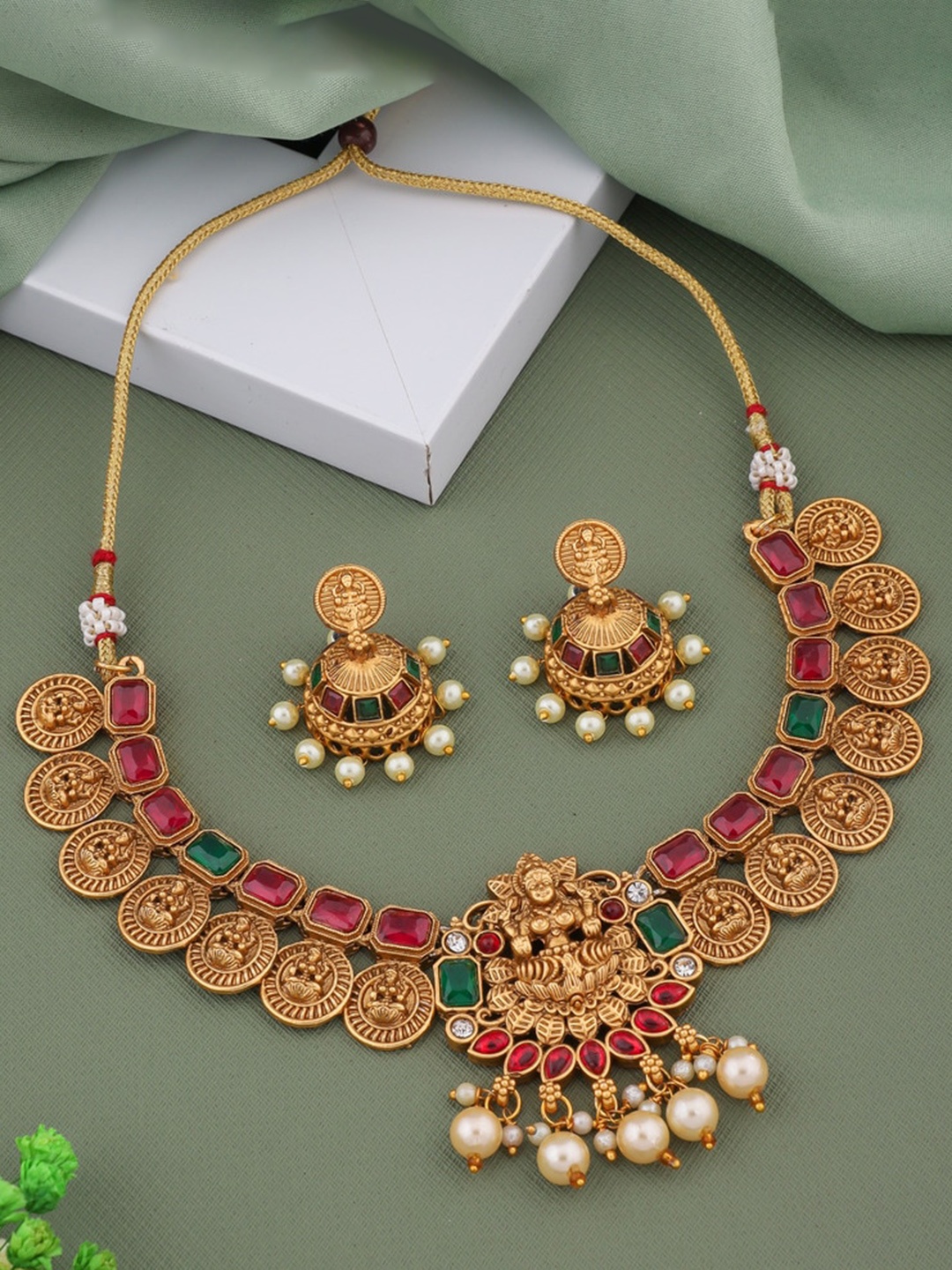 

ROFARWORD Gold-Plated Stone-Studded & Beaded Necklace & Earrings