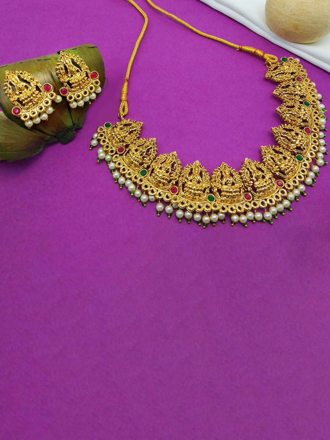 

ROFARWORD Gold-Plated Stone-Studded & Beaded Necklace & Earrings