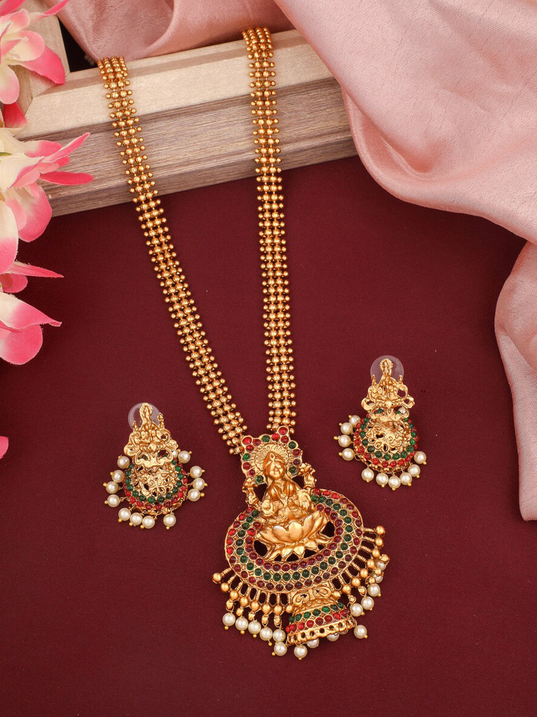 

ROFARWORD Gold-Plated Stone-Studded & Beaded Necklace & Earrings