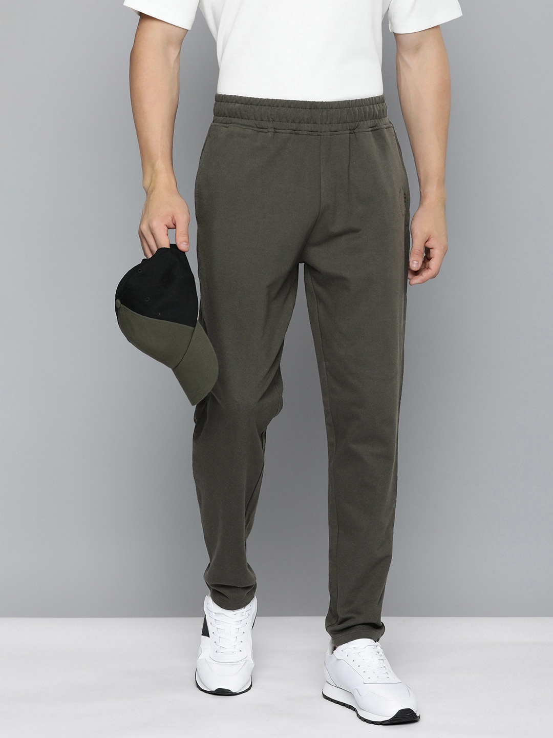 

HRX By Hrithik Roshan Lifestyle Men Bio Wash Brand Logo Printed Pure Cotton Track Pants, Olive