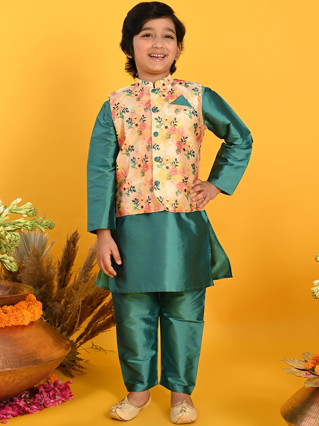 

SAKA DESIGNS Boys Printed Long Sleeves Kurta & Pyjamas With Jacket, Green