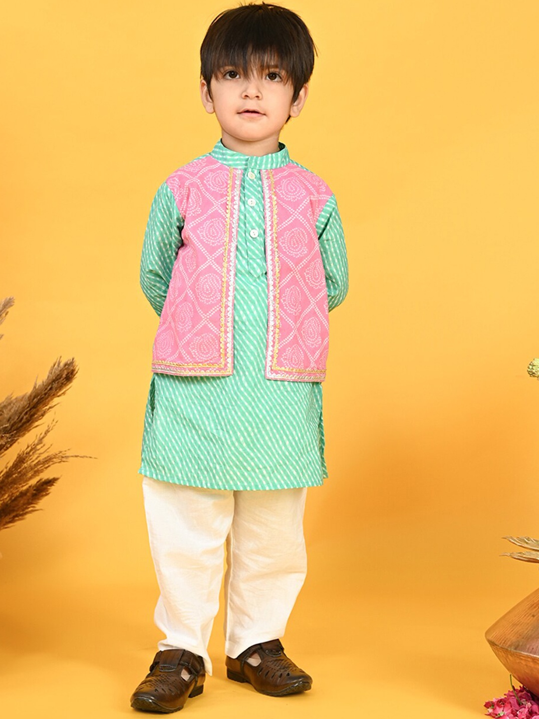 

SAKA DESIGNS Boys Bandhani Printed Kurta with Pyjamas & Jacket, Green