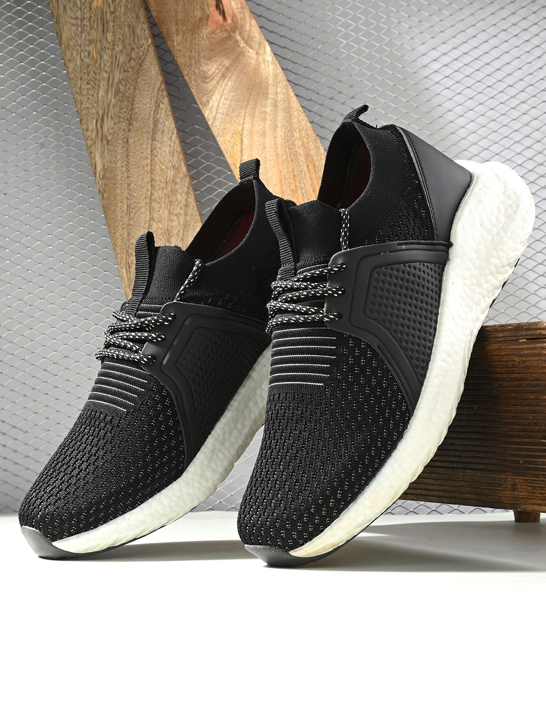 

HRX by Hrithik Roshan Men Black & White Flyknit Mesh Non-Marking Running Shoes