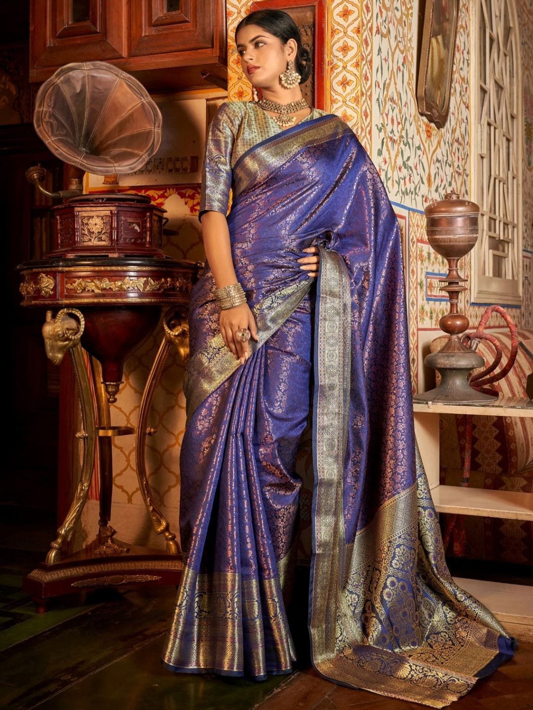 

Mitera Navy Blue & Gold-Toned Floral Woven Design Zari Banarasi Saree