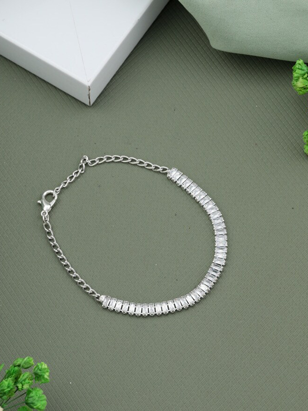 

ROFARWORD Silver-Plated Link Bracelet