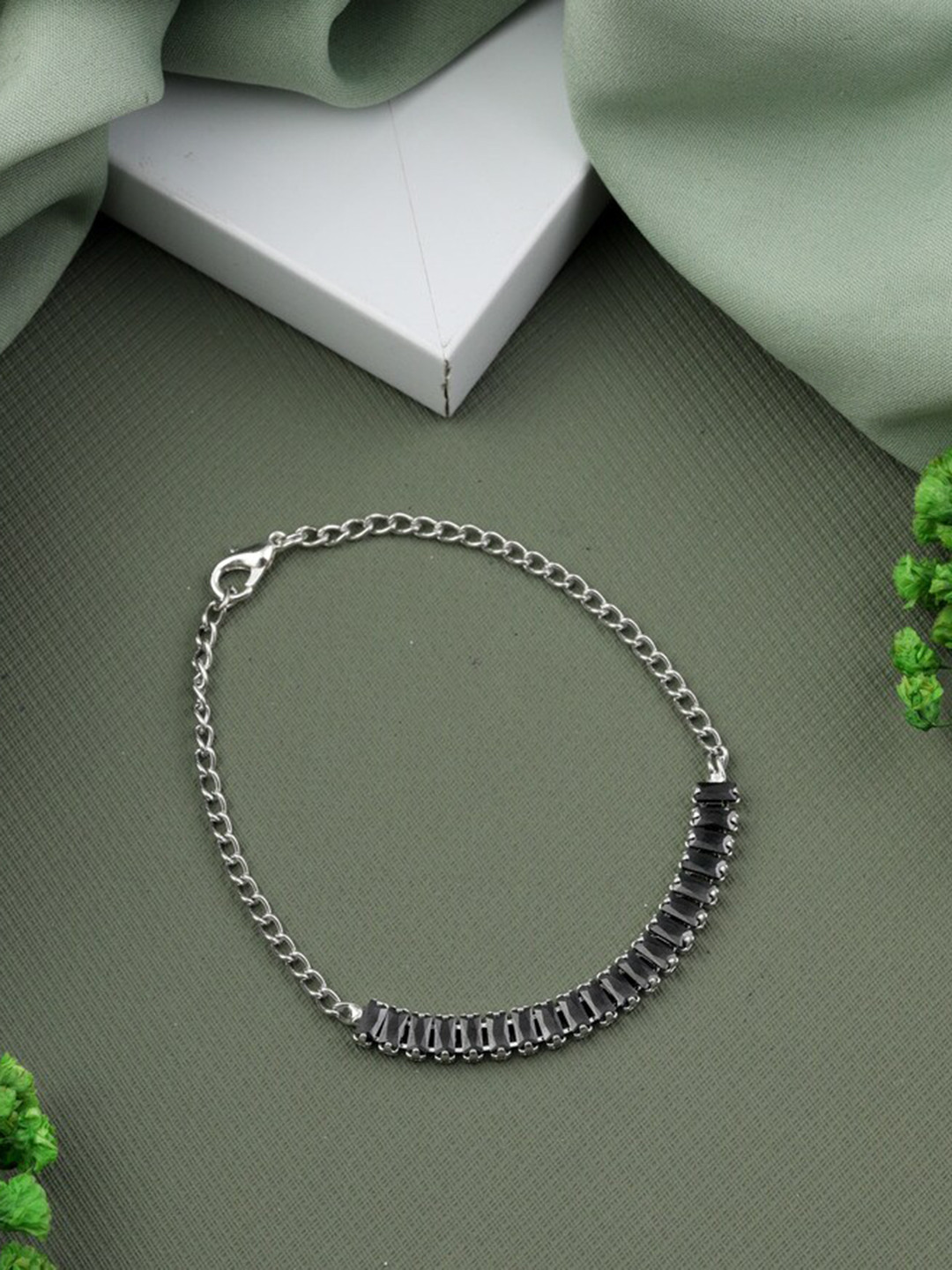 

ROFARWORD Silver-Plated Link Bracelet
