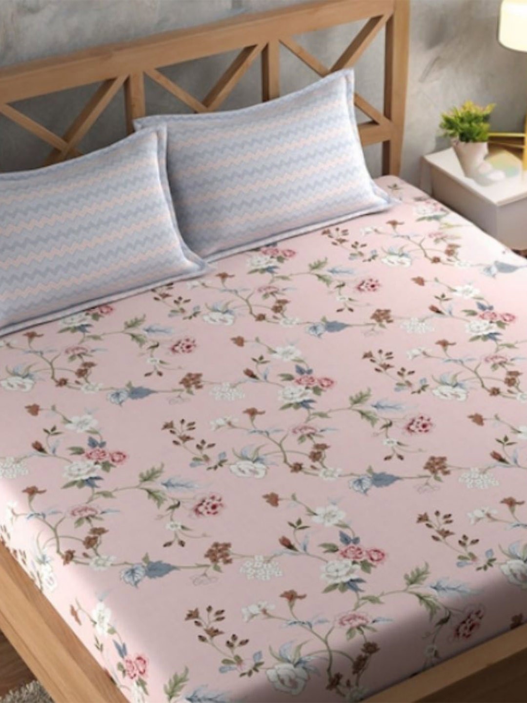 

Bajo's Pink & White Floral Printed 350 TC King Bedsheet & 2 Pillow Covers