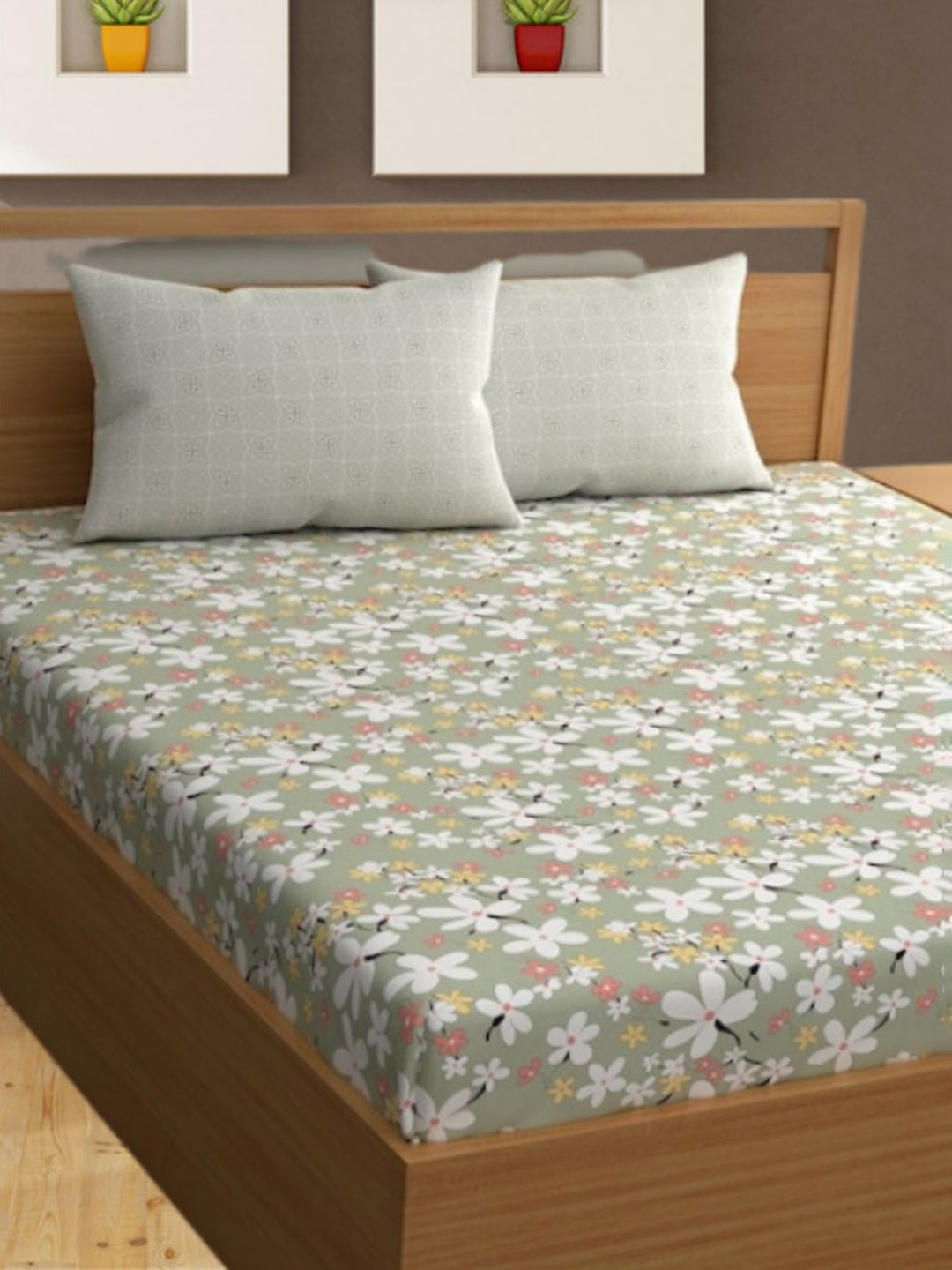 

Bajo's Green & White Floral 350 TC Cotton King Bedsheet with 2 Pillow Covers