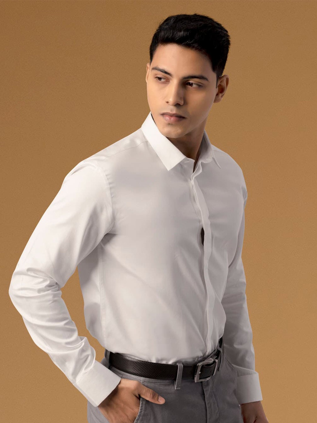

KINGDOM OF WHITE Spread Collar Cotton Formal Shirt