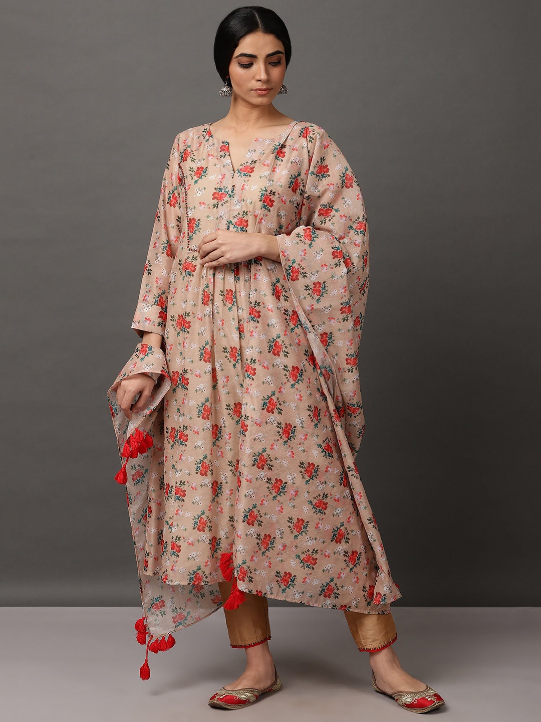 

NUHH Floral Printed Regular Kurta With Trousers & Dupatta, Beige