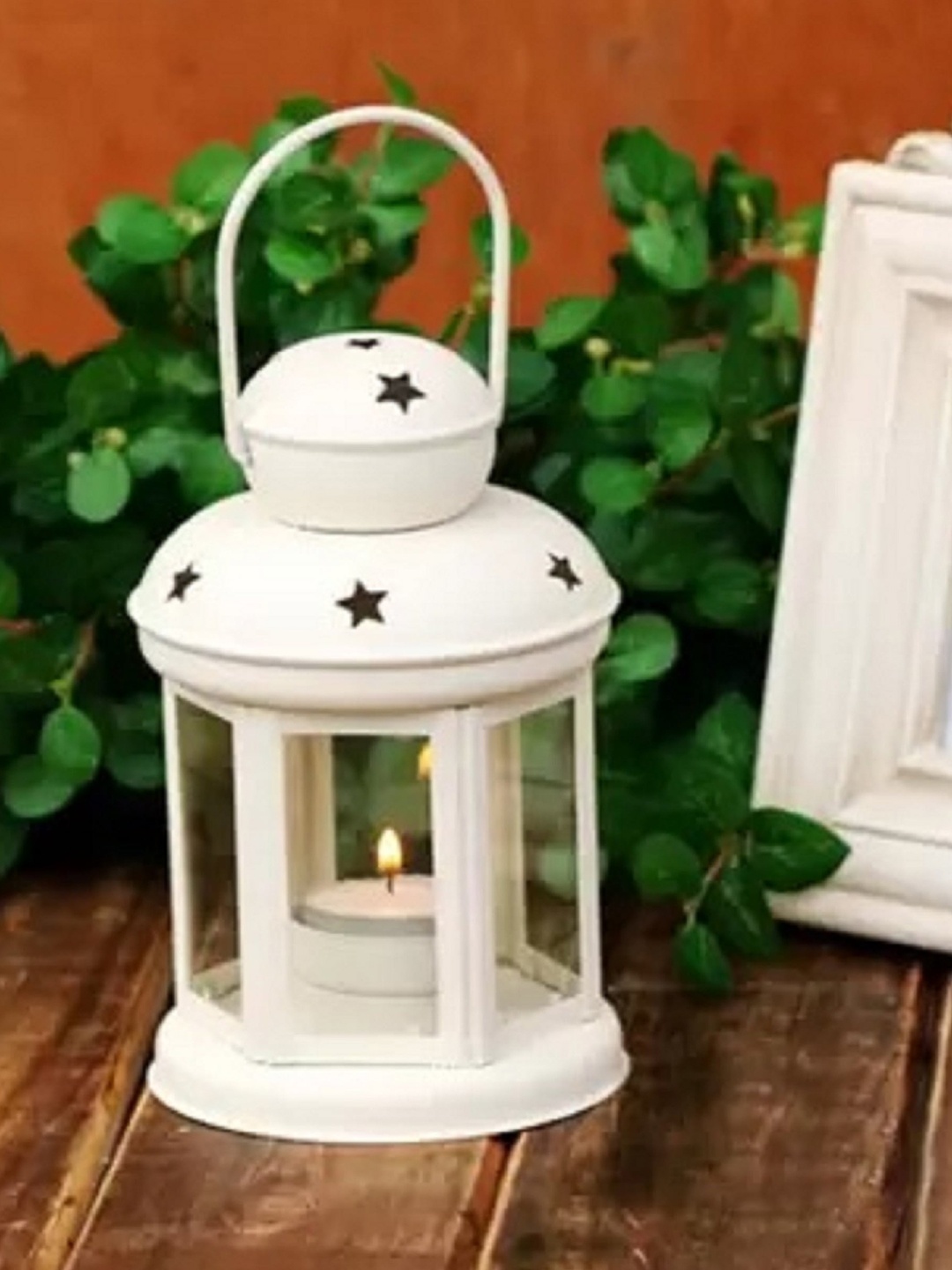 

Fashion Bizz White Candle Holder