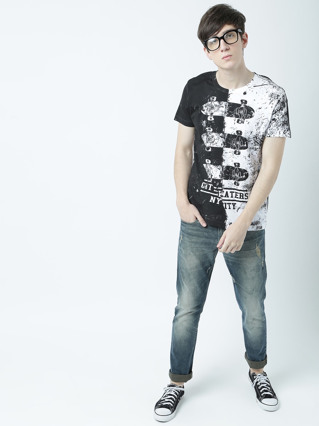

Huetrap Men White & Black Colourblocked Printed Round Neck T-shirt
