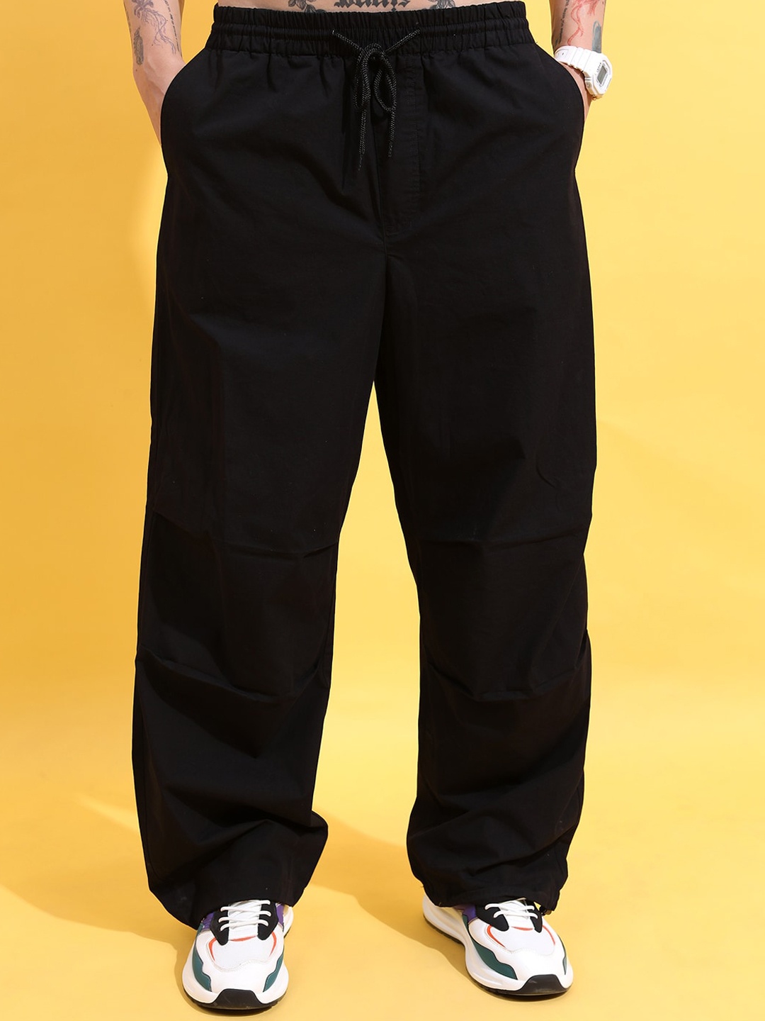 

HIGHLANDER Men Cotton Parachute Drop Crotch Relaxed Baggy Fit Cargo Jogger Trousers, Black