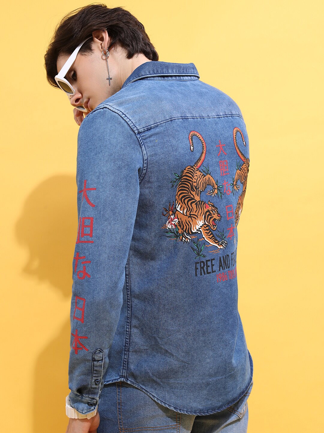 

HIGHLANDER Men Blue Slim Fit Opaque Faded Denim Shirt
