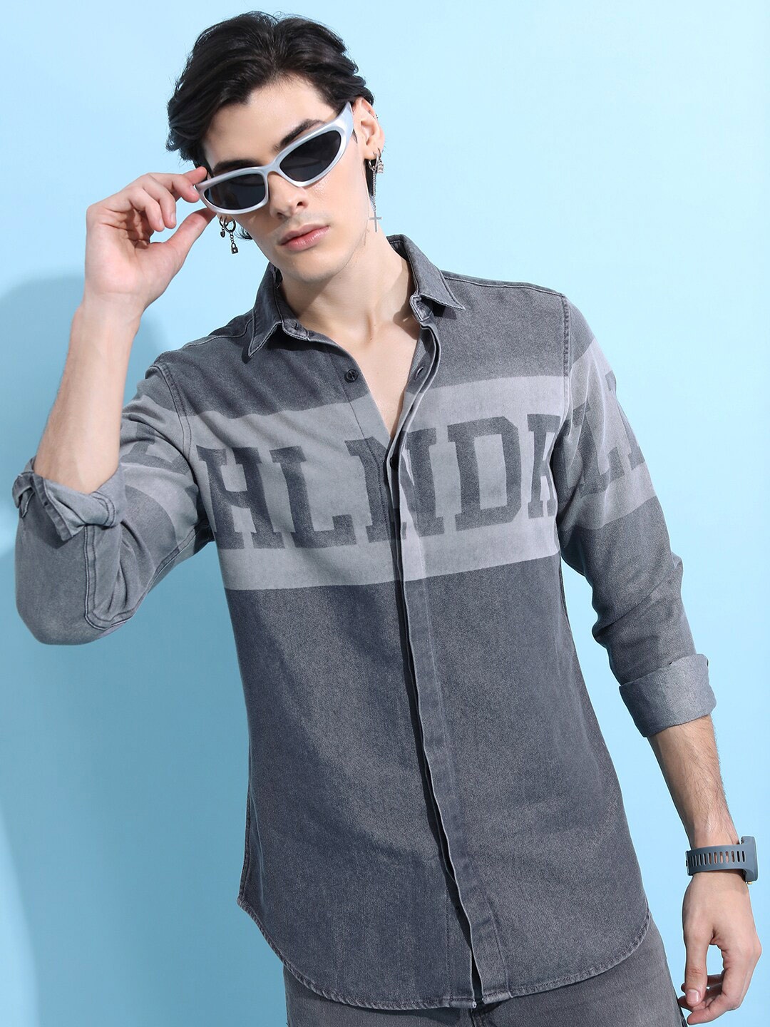

HIGHLANDER Men Slim Fit Horizontal Stripes Denim Shirt, Grey