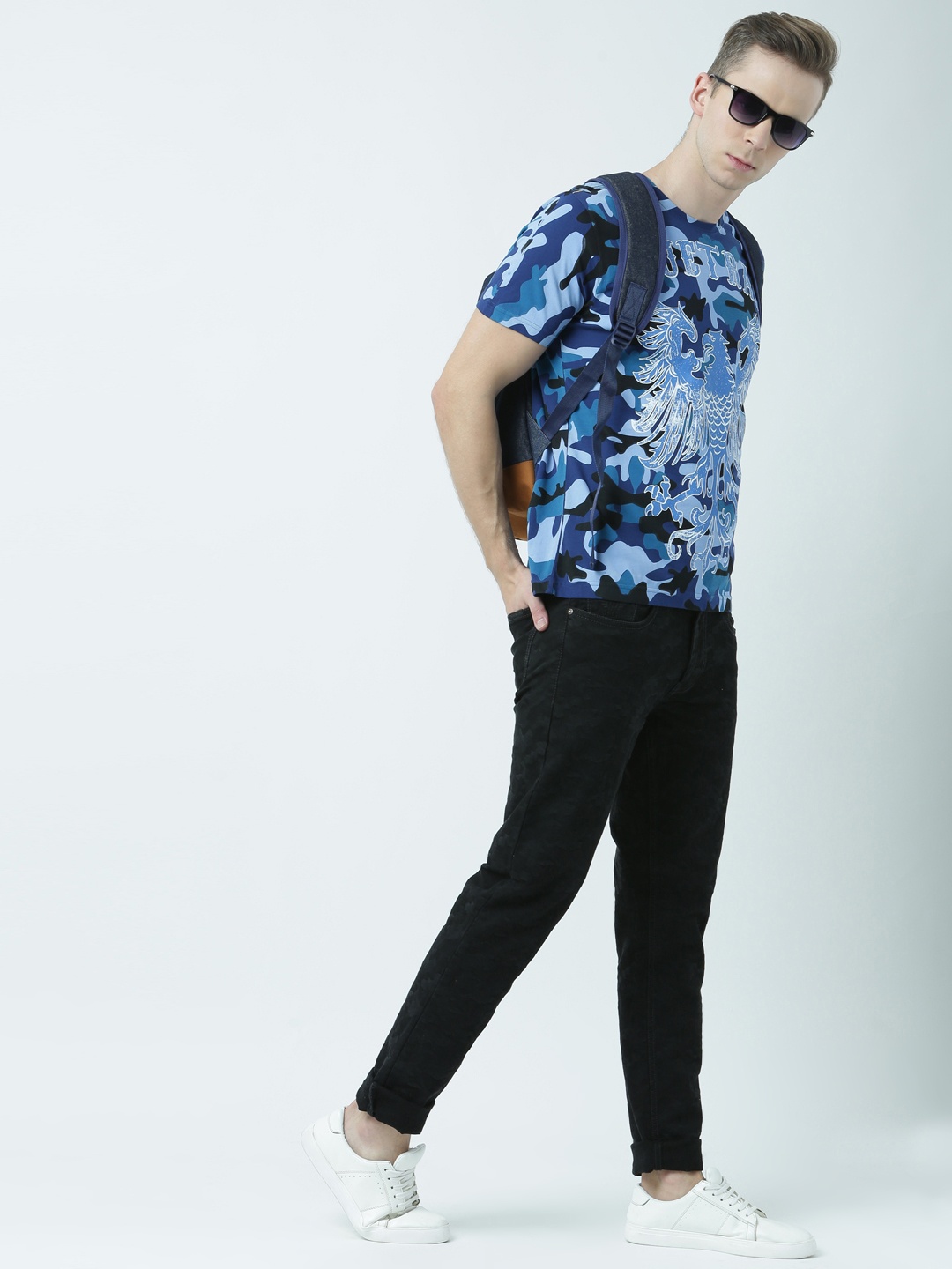 

Huetrap Men Navy Blue Printed Round Neck T-shirt