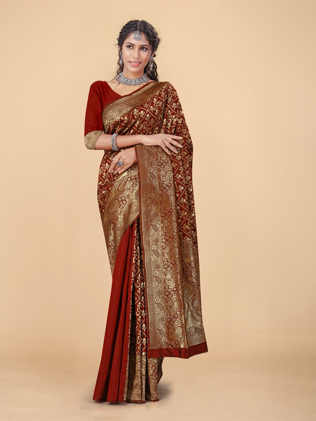 

MAGMINA Ethnic Motifs Woven Design Zari Banarasi Saree, Maroon