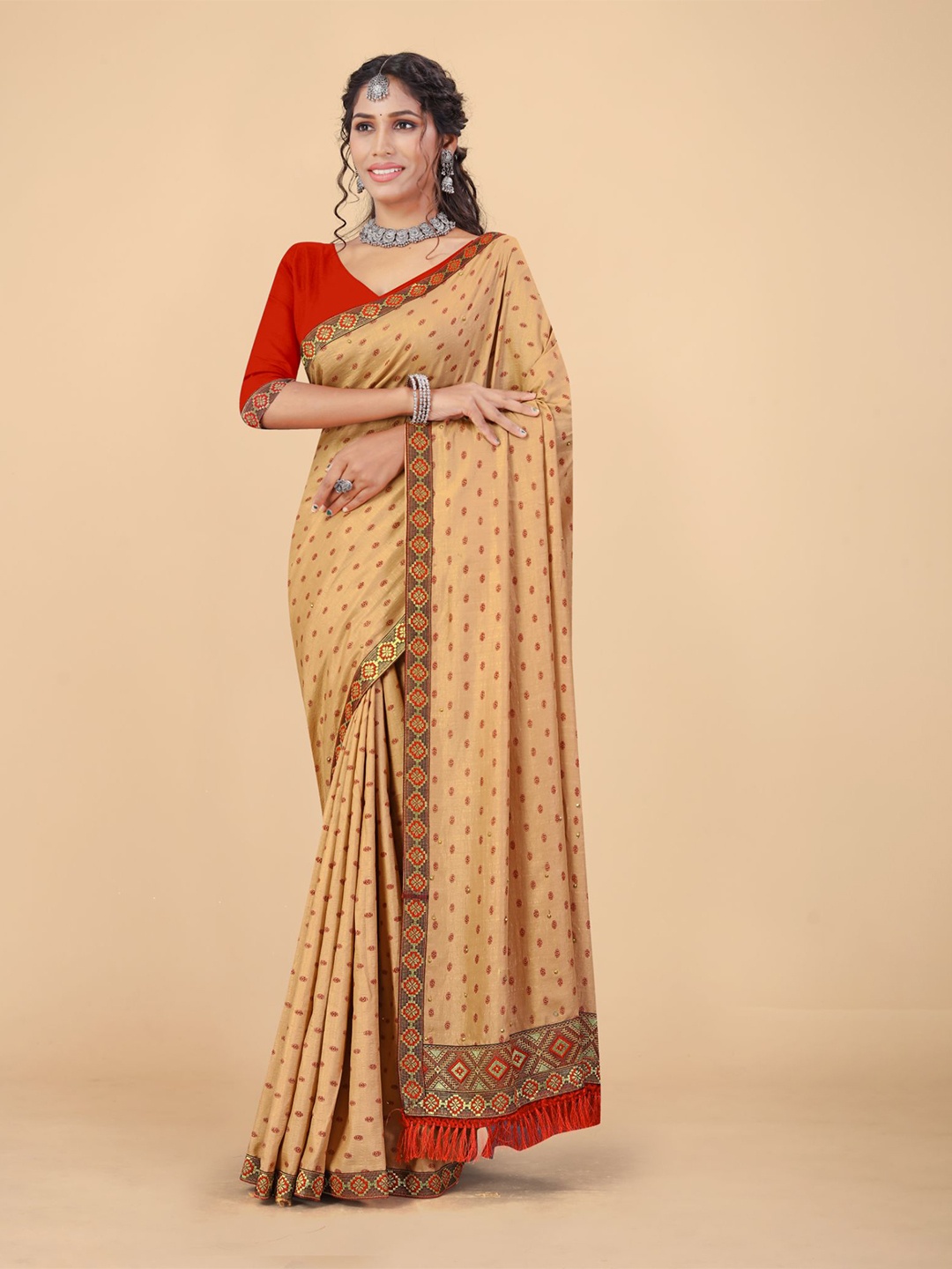 

MAGMINA Ethnic Motifs Woven Design Zari Banarasi Saree, Cream