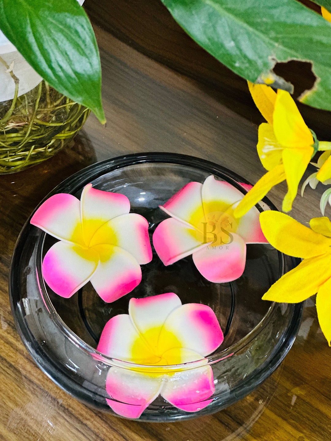 

BS AMOR Pink Glass Flower Vase With 3 Pieces Flowers