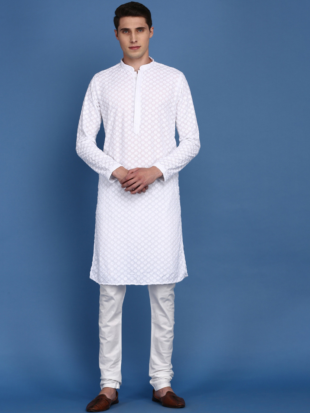 

Sanwara Ethnic Motifs Embroidered Straight Kurta With Pyjamas, White