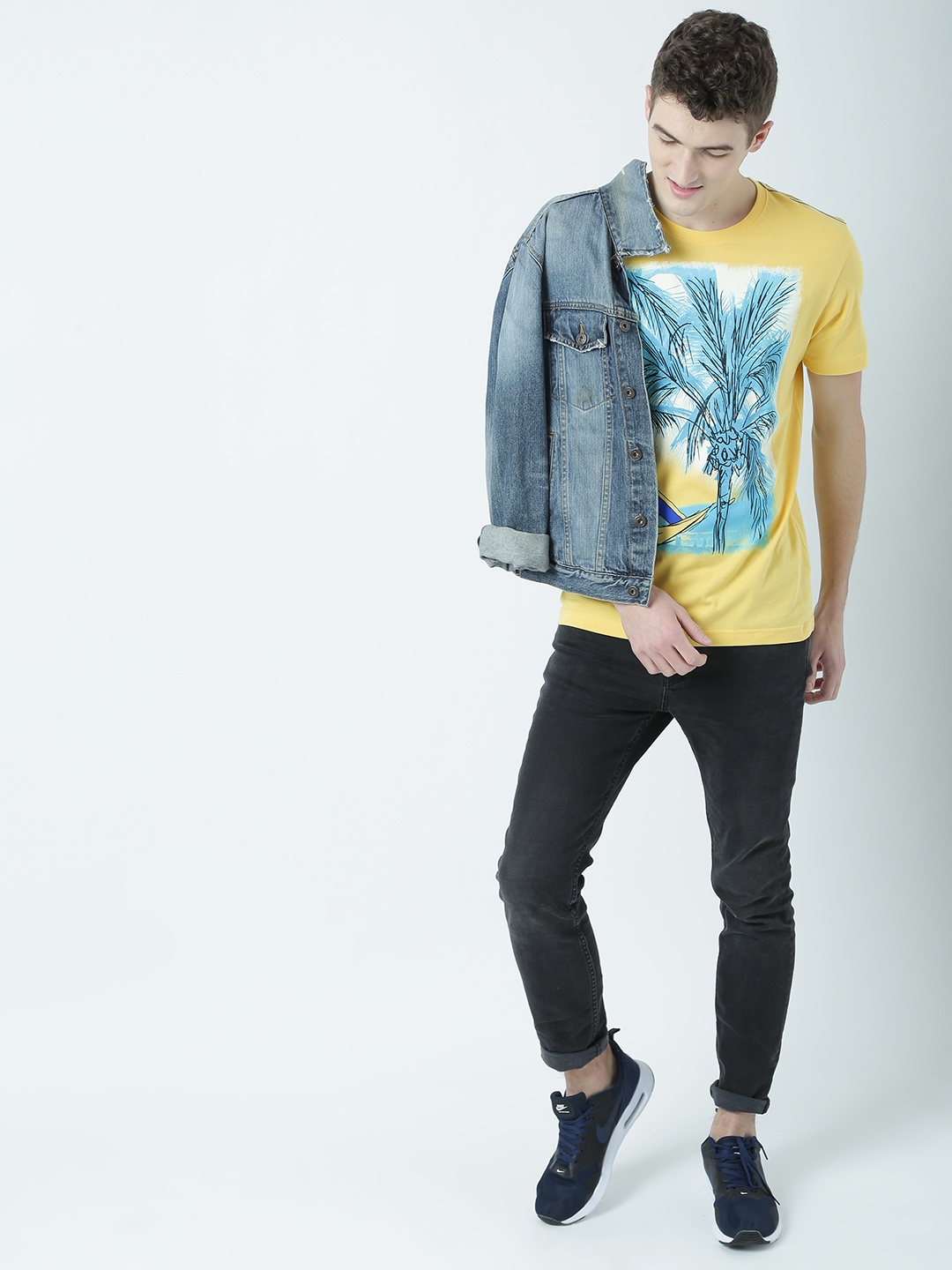 

Huetrap Men Yellow Printed Round Neck T-shirt