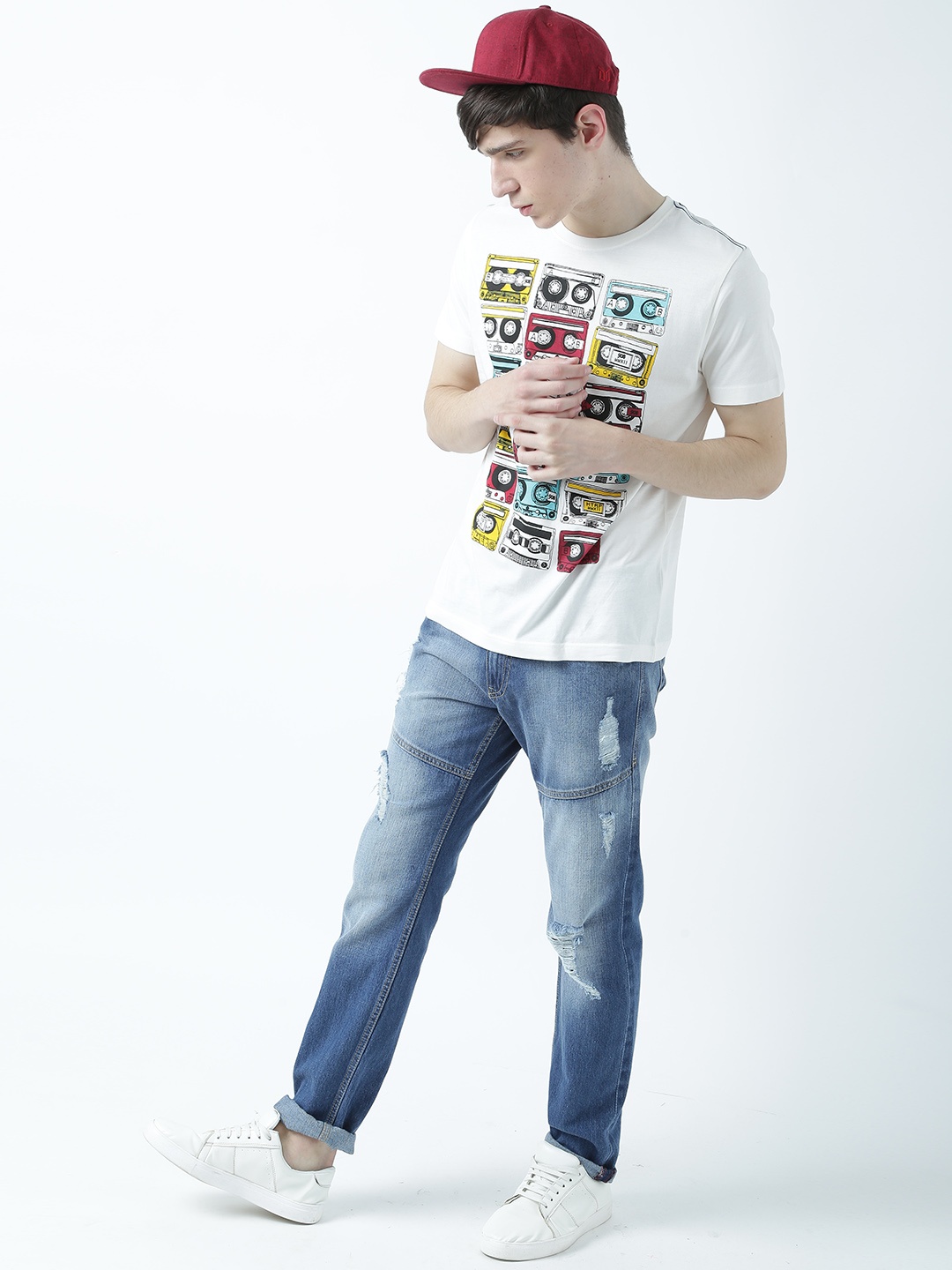 

Huetrap Men Off-White Printed Round Neck T-shirt