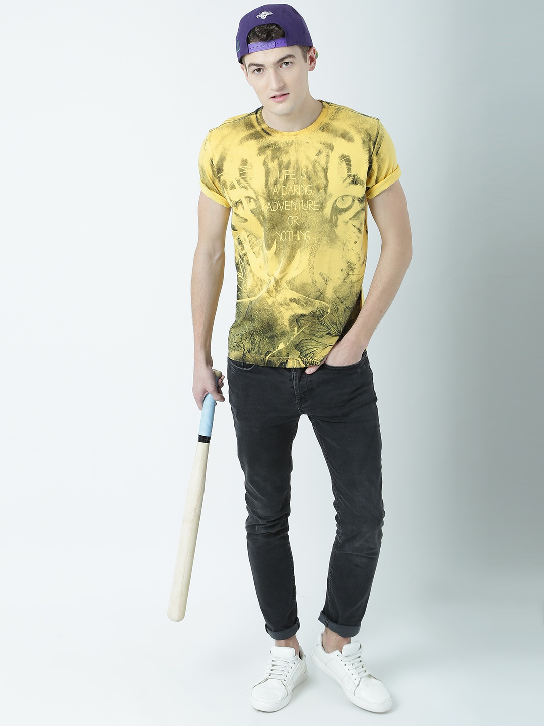 

Huetrap Men Yellow Printed Round Neck T-shirt