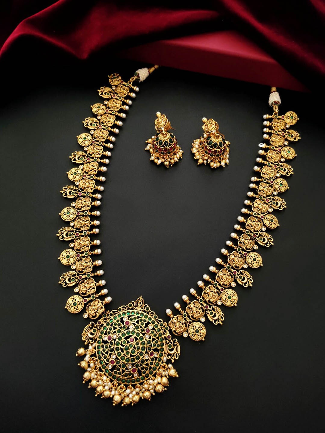 

Pihtara Jewels Gold Plated & Stone Studded Necklace & Earrings