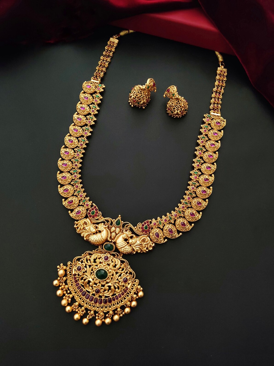 

Pihtara Jewels Gold-Plated Stone-Studded & Beaded Necklace & Earrings