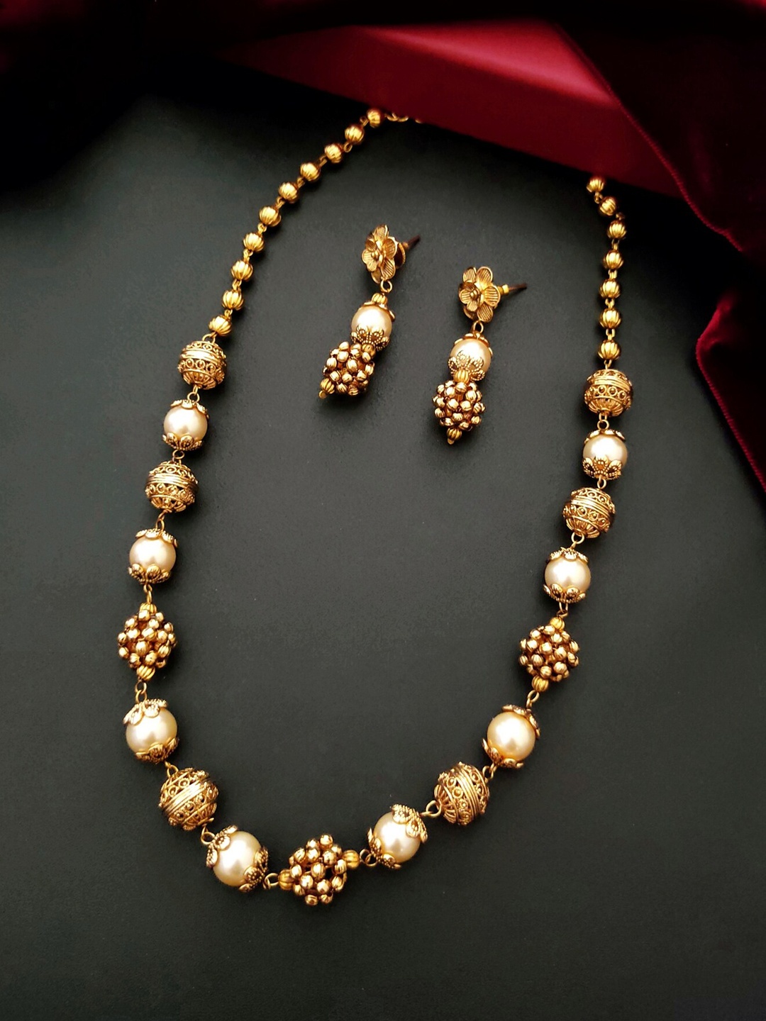 

Pihtara Jewels Gold-Plated Stone-Studded & Beaded Necklace & Earrings
