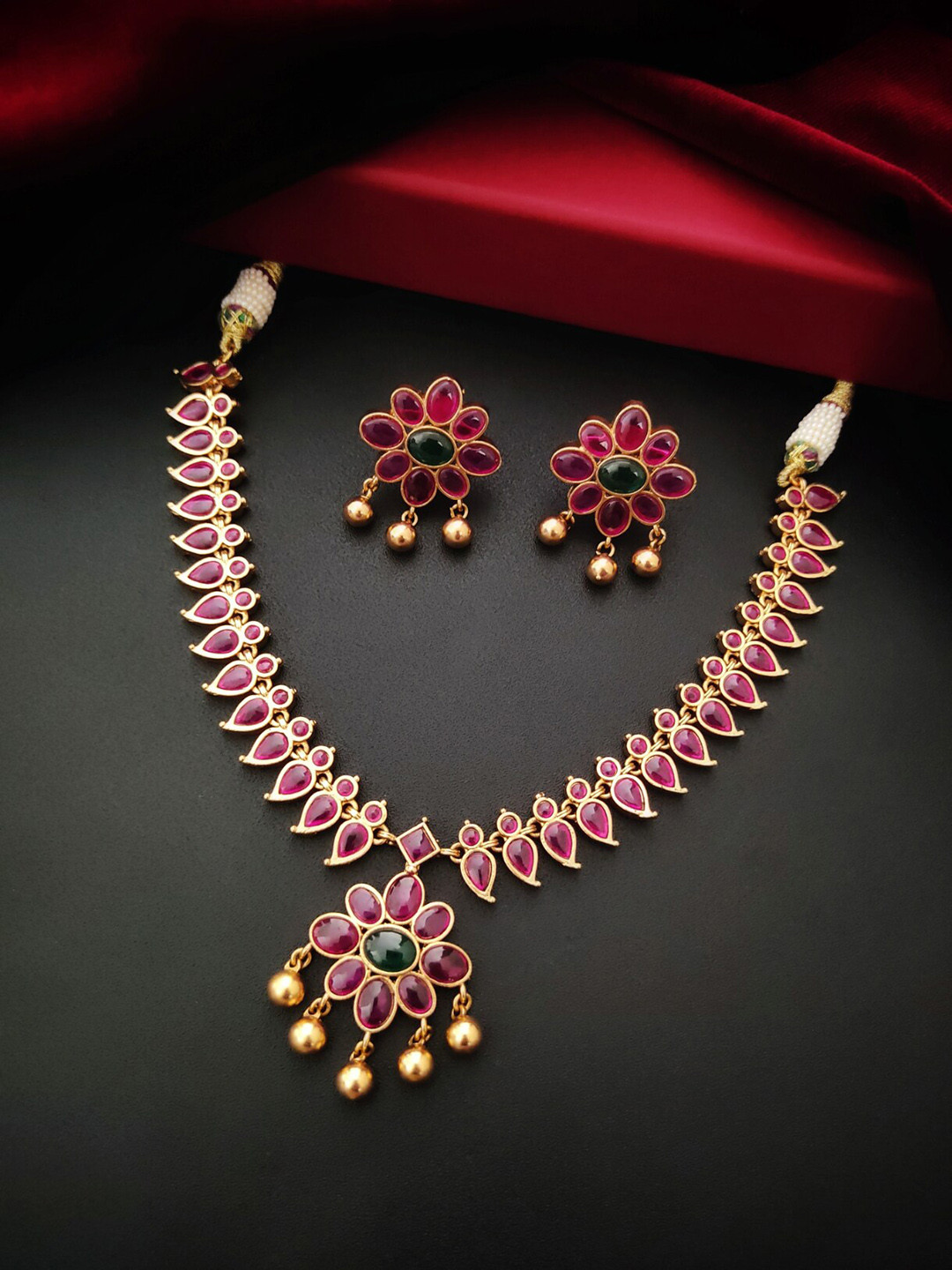 

Pihtara Jewels Gold-Plated Stone-Studded & Beaded Necklace & Earrings