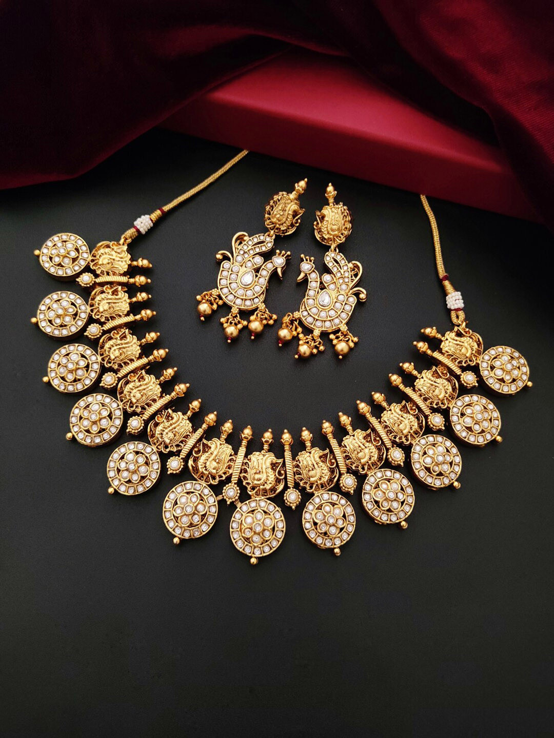 

Pihtara Jewels Gold-Plated Kundan-Studded & Beaded Necklace & Earrings