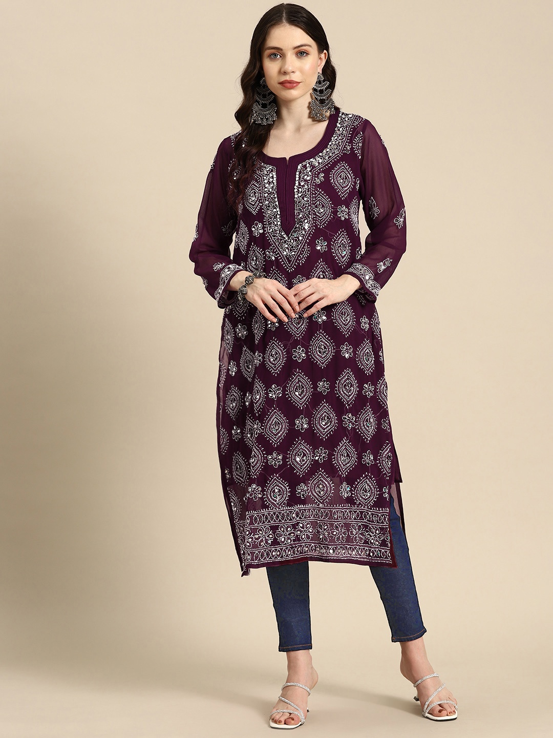 

Saadgi Embroidered Chikankari Mirror Work Shadow Work Kurta, Burgundy