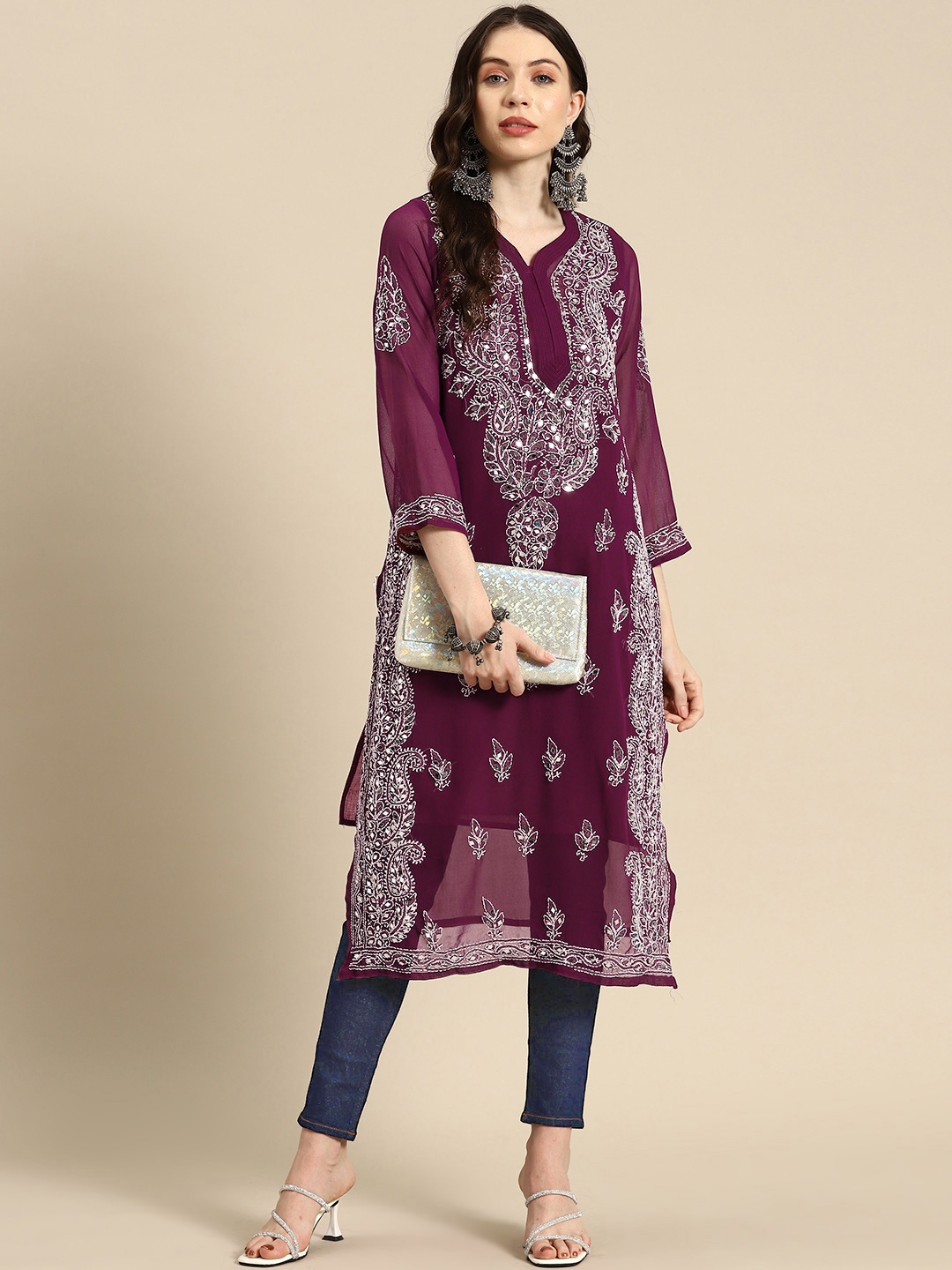 

Saadgi Embroidered Chikankari Sweetheart Neck Mirror Work Fusion Kurta, Burgundy