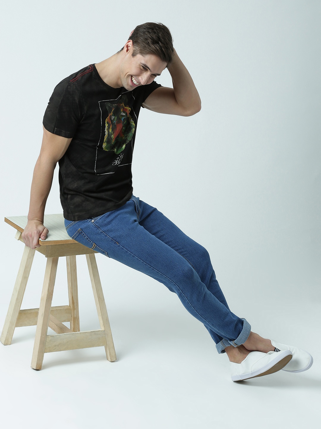 

Huetrap Men Black Printed Round Neck T-shirt