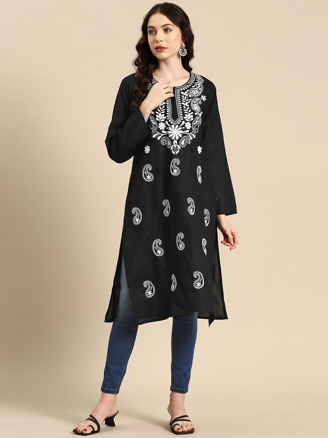 

Saadgi Paisley Embroidered Chikankari Shadow Work Organic Cotton Kurta, White