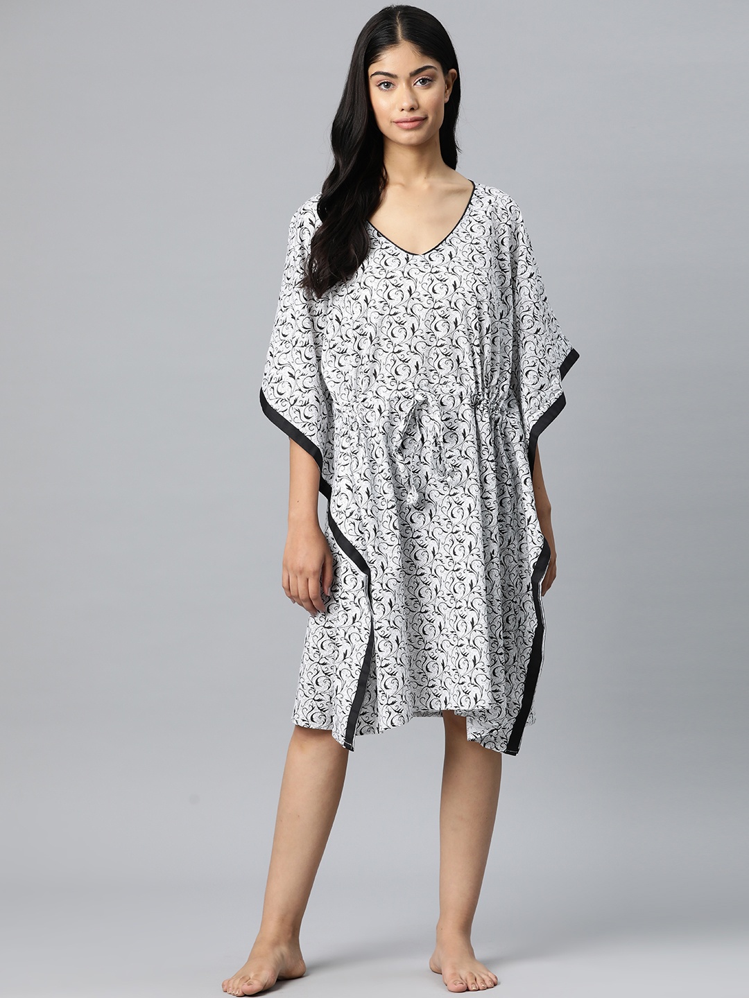 

Vemante Ethnic Motifs Printed Pure Cotton Kaftan Nightdress, Black