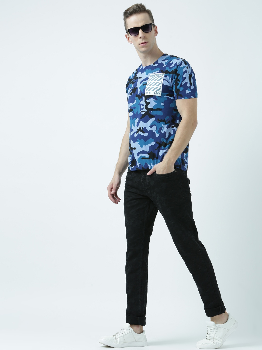 

Huetrap Men Navy Blue Printed Round Neck T-shirt