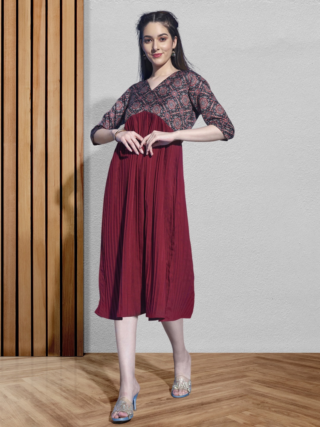 

DressBerry Maroon & Black Accordion Pleated Midi Empire Dress