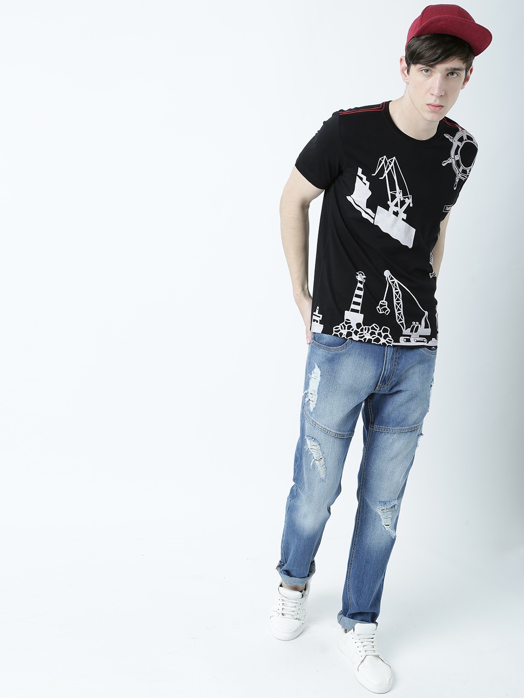 

Huetrap Men Black Printed Round Neck T-shirt