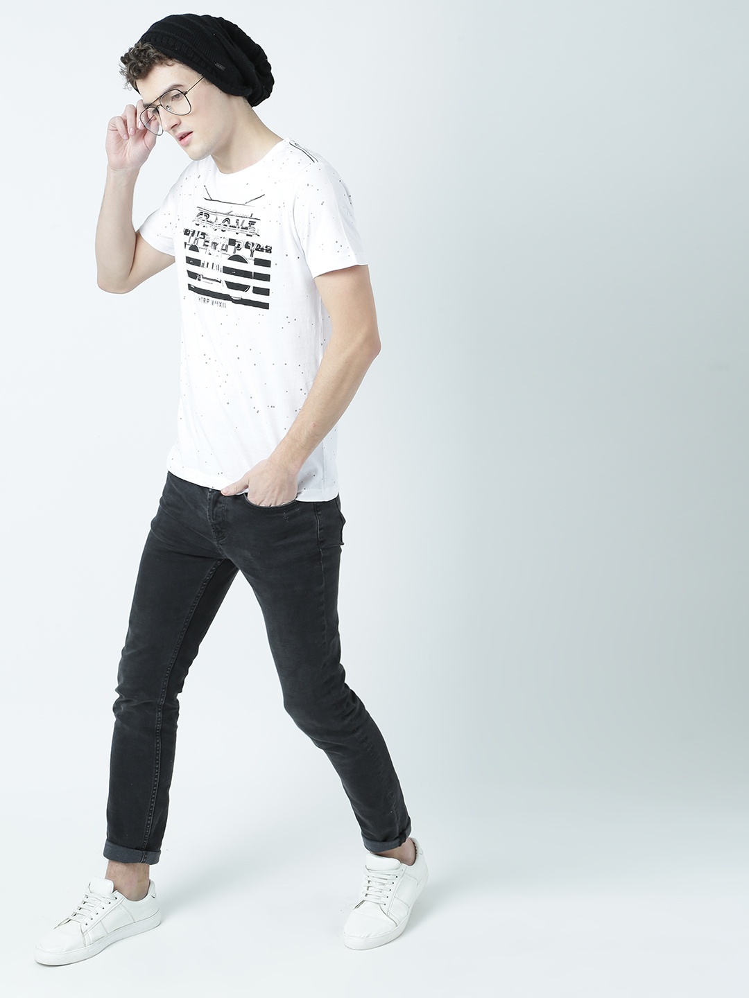 

Huetrap Men White Printed Round Neck T-shirt