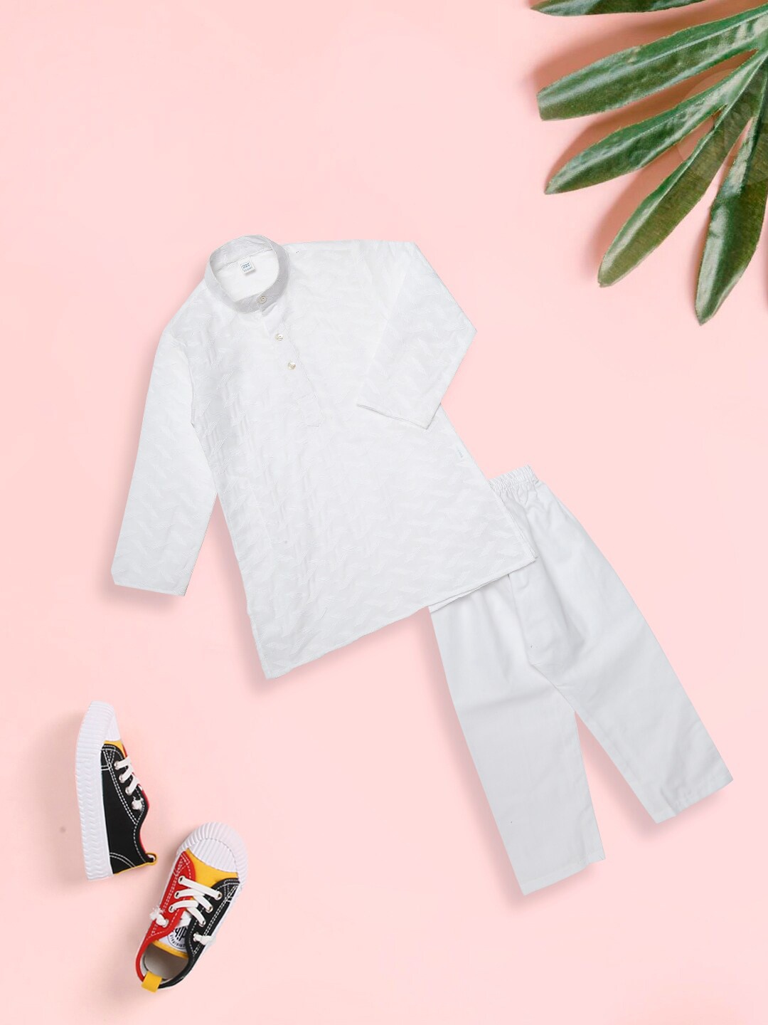 

MeeMee Boys Ethnic Motifs Embroidered Regular Pure Cotton Kurta With Pyjamas, White