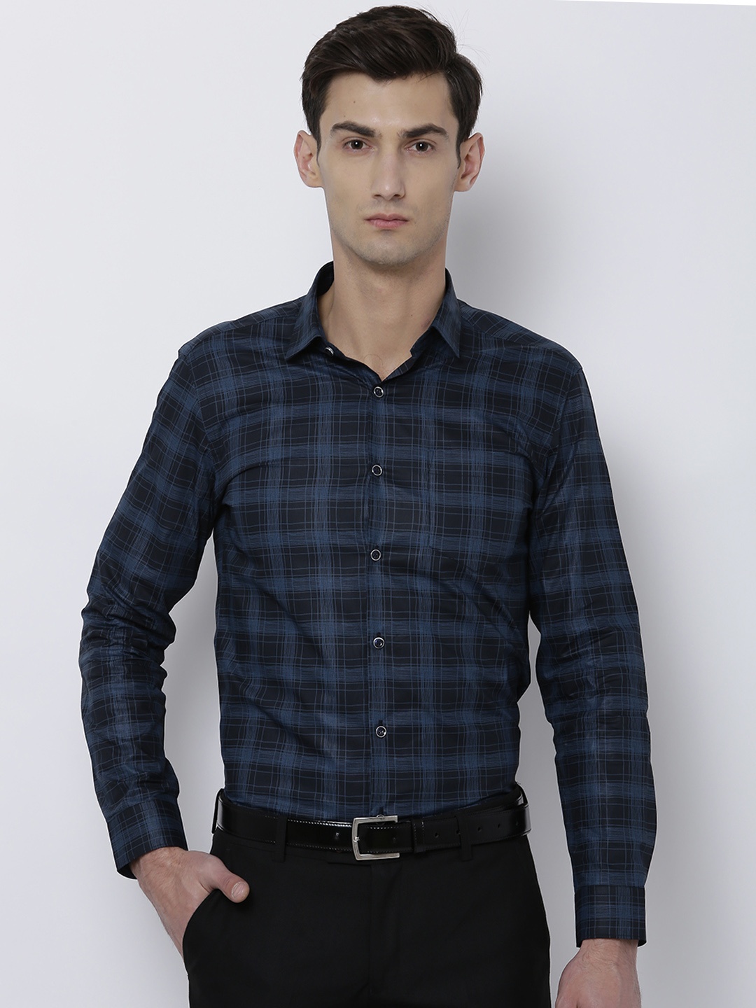

Black coffee Men Navy Blue Slim Fit Checked Formal Shirt